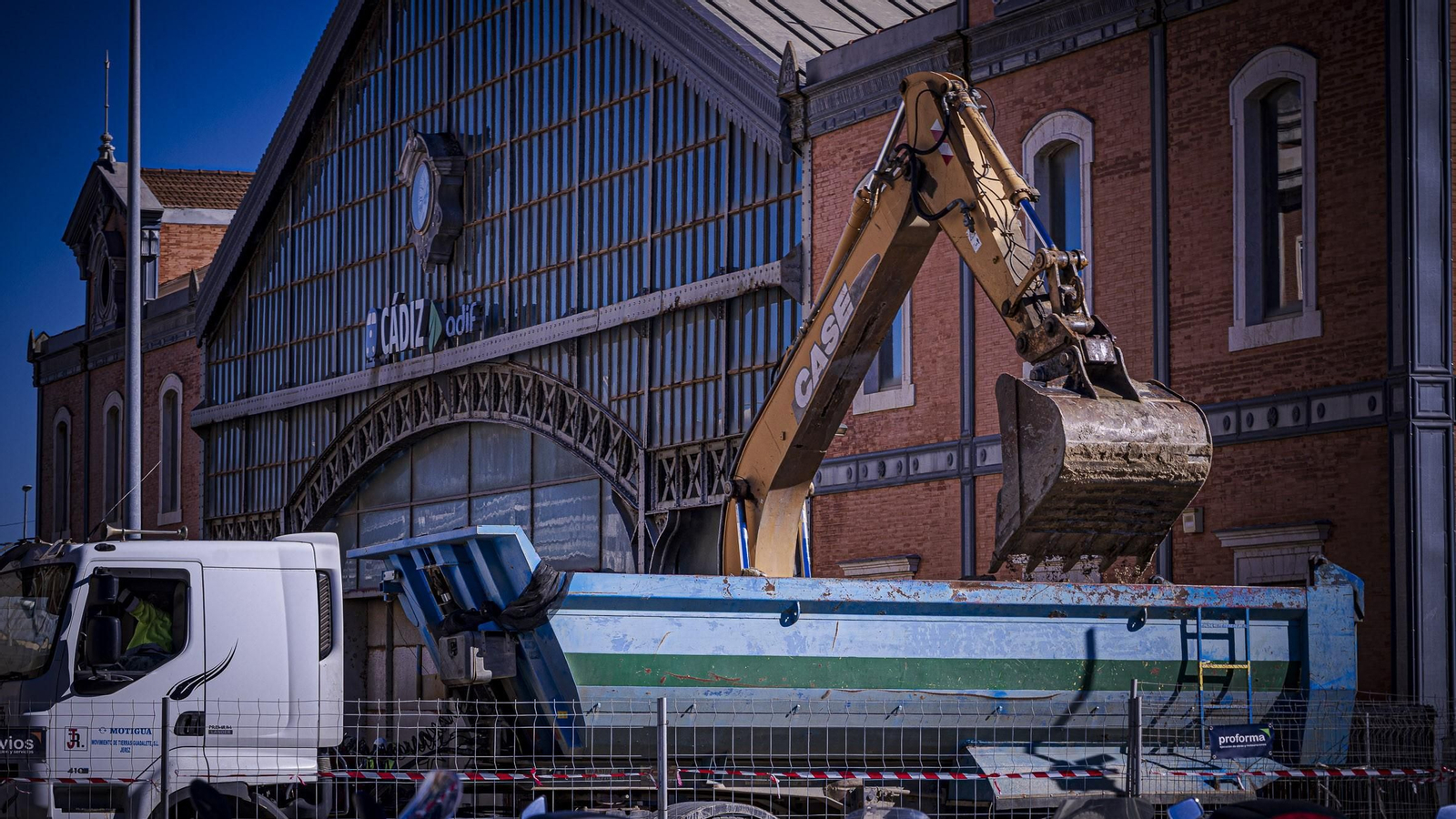 Ya se trabaja en el viario que permitirá el acceso al nuevo aparcamiento de Adif y a la estación de 1905.