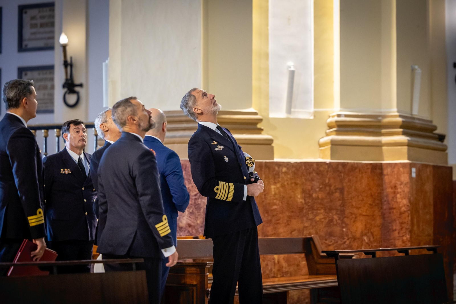 Las imágenes de la visita del Rey Felipe VI a la Escuela de Suboficiales de la Armada en San Fernando