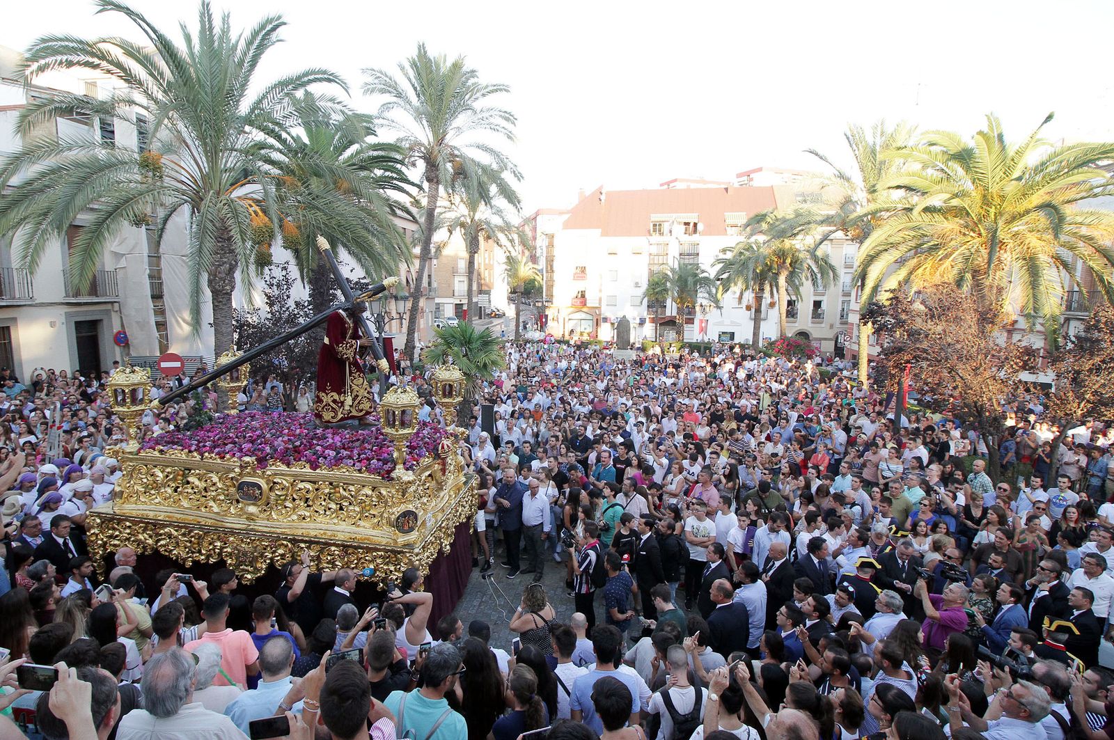 Imágenes del Señor de Pasión en la procesión del centenario de la hermandad