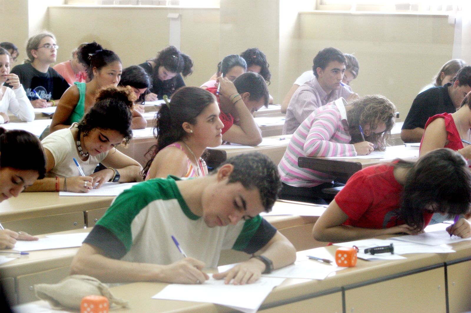 Diferente formato pero los mismos nervios, así era la Selectividad en Huelva hace 18 años