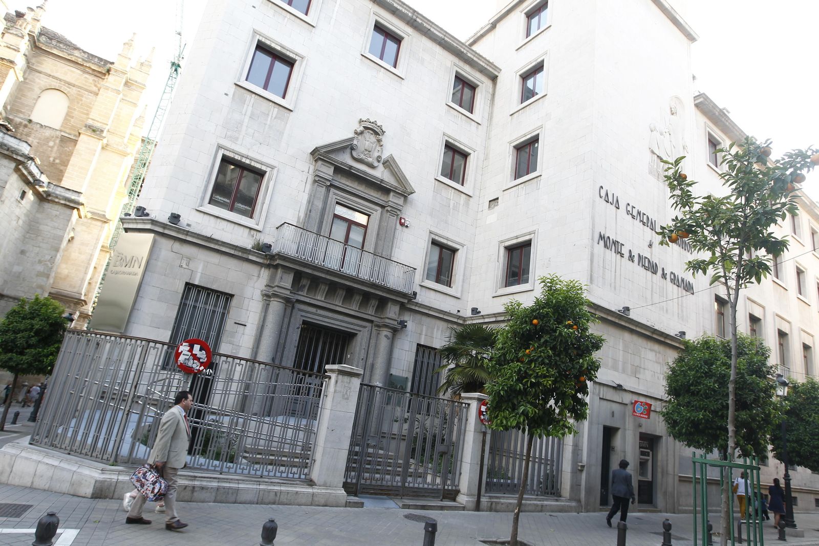 Granada Laica, contra el azulejo al Cristo de San Agustín en el edificio Villamena