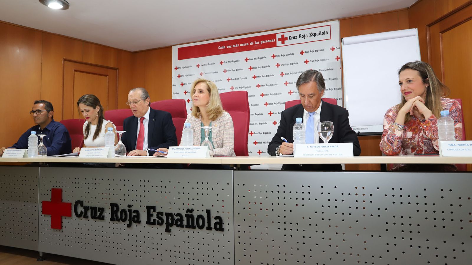Mesa inauguran de las ‘I Jornadas Provinciales de Buen Trato a las Personas Mayores’ de la Cruz Roja.