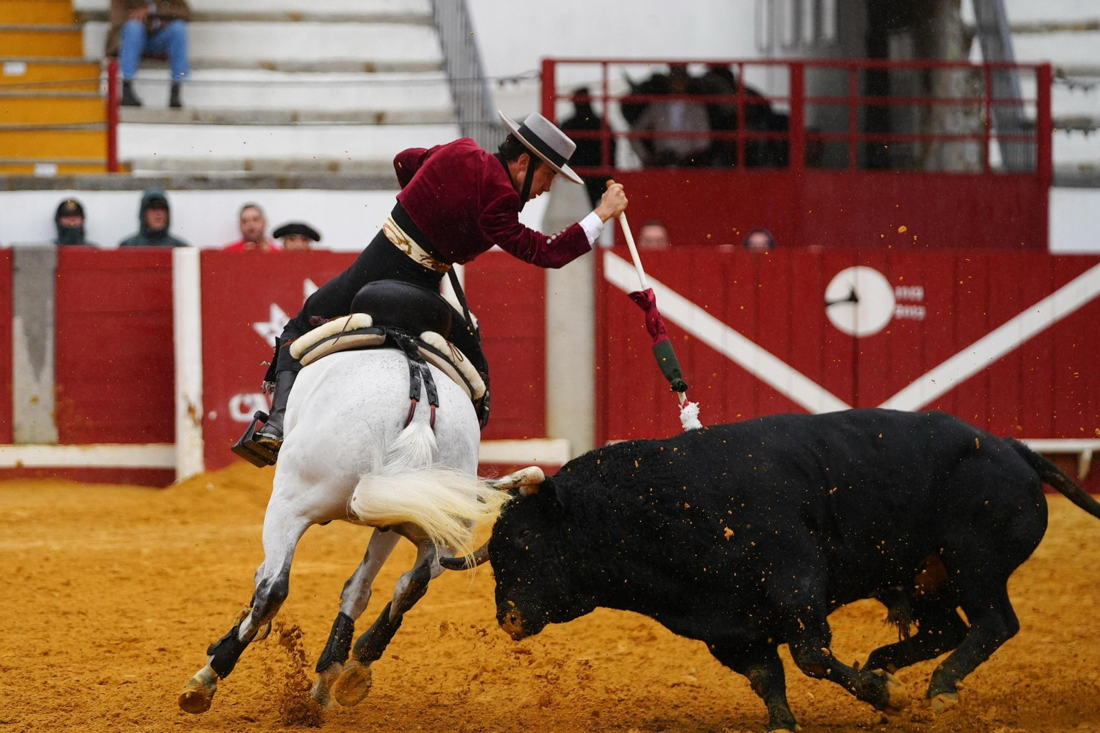 La corrida de rejones de la Feria de Pozoblanco, suspendida por la lluvia