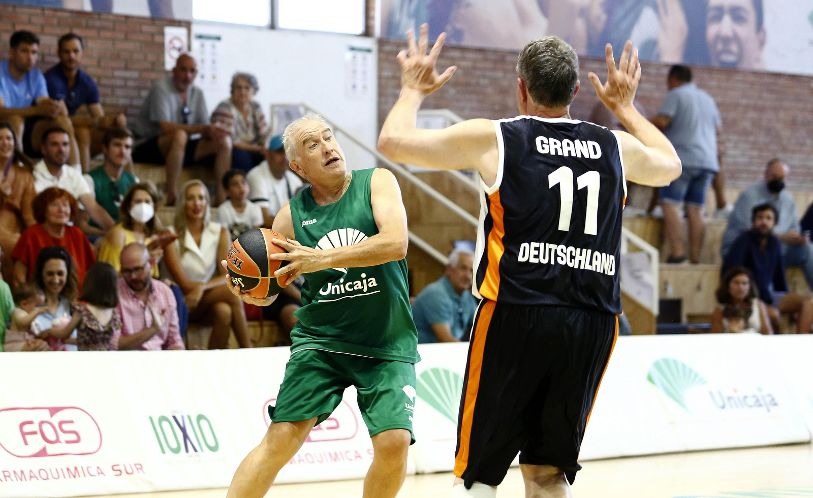El debut del Unicaja +60 en el FIMBA, en fotos