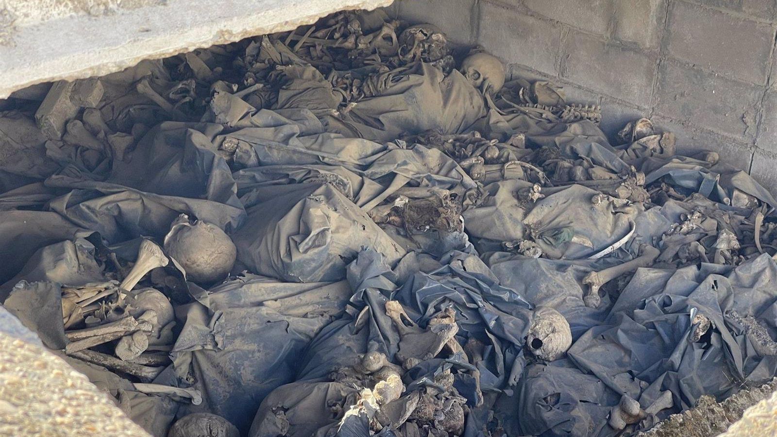 Localización de huesos humanos en una escombrera del cementerio