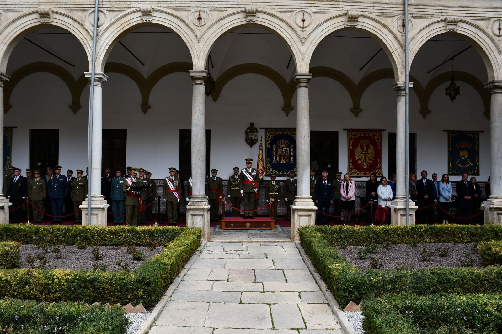 Imagen del acto militar celebrado en la sede del MADOC de Granada por su 26 aniversario