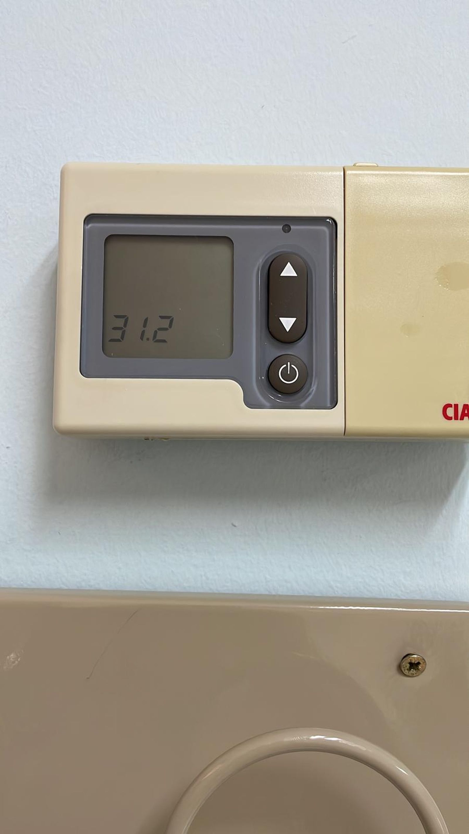 La temperatura alcanzada en una de las consultas del centro de salud Puerta Este a primera hora de la mañana.