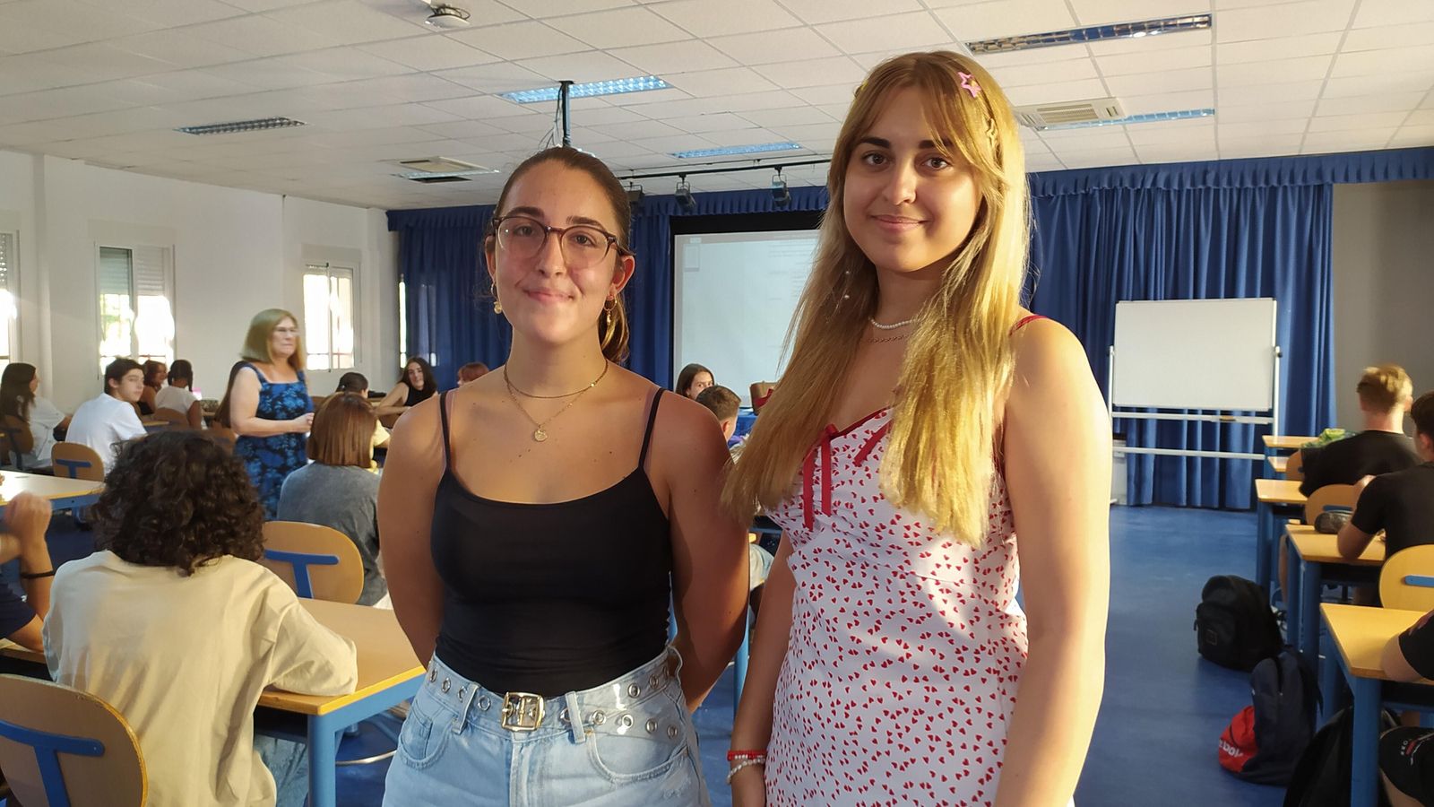 Andrea Parra y Elena Galisteo, dos alumnas del Bachillerato Internacional del IES Salvador Rueda.