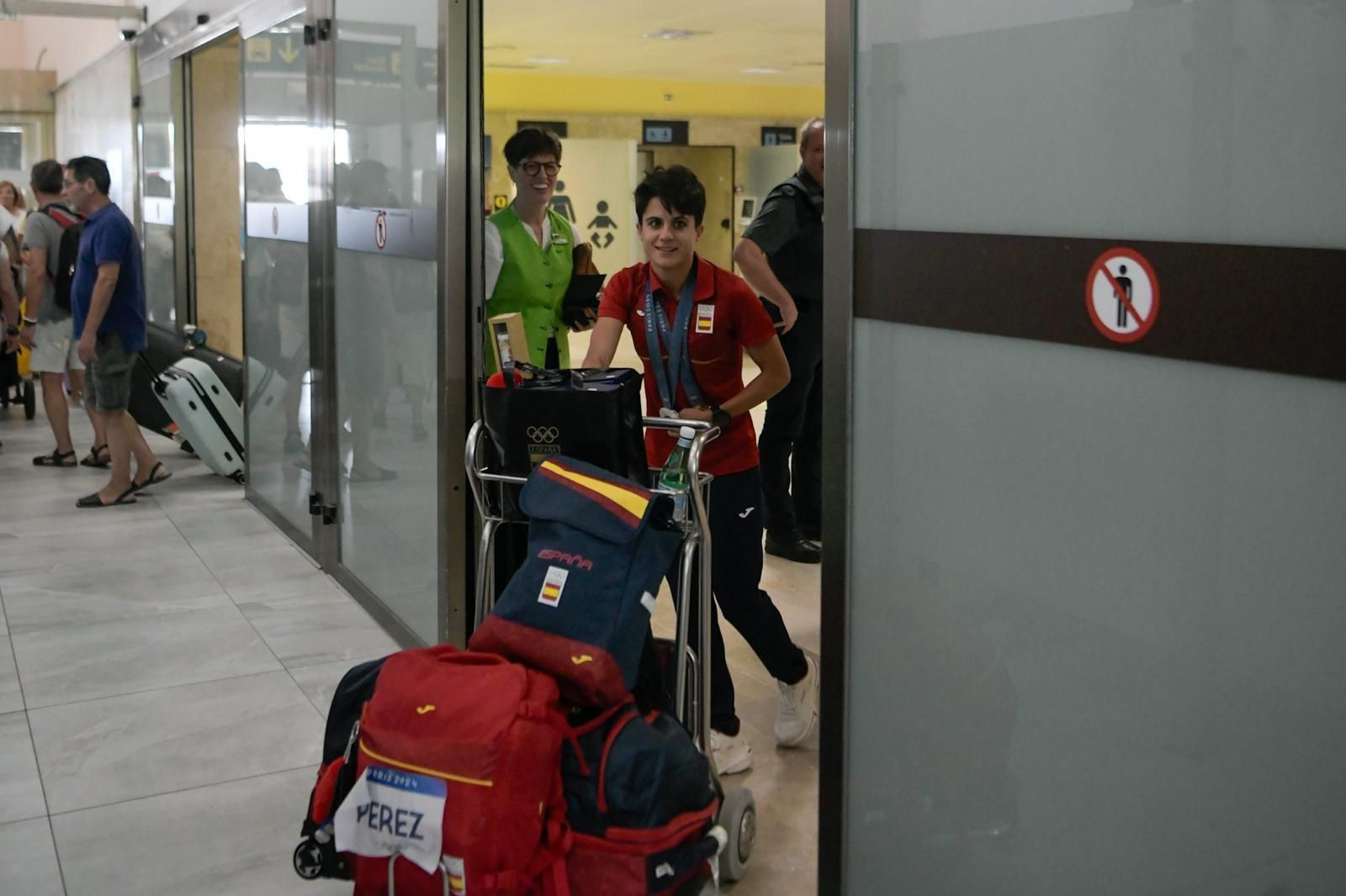Granada recibe a la campeona María Pérez, en imágenes