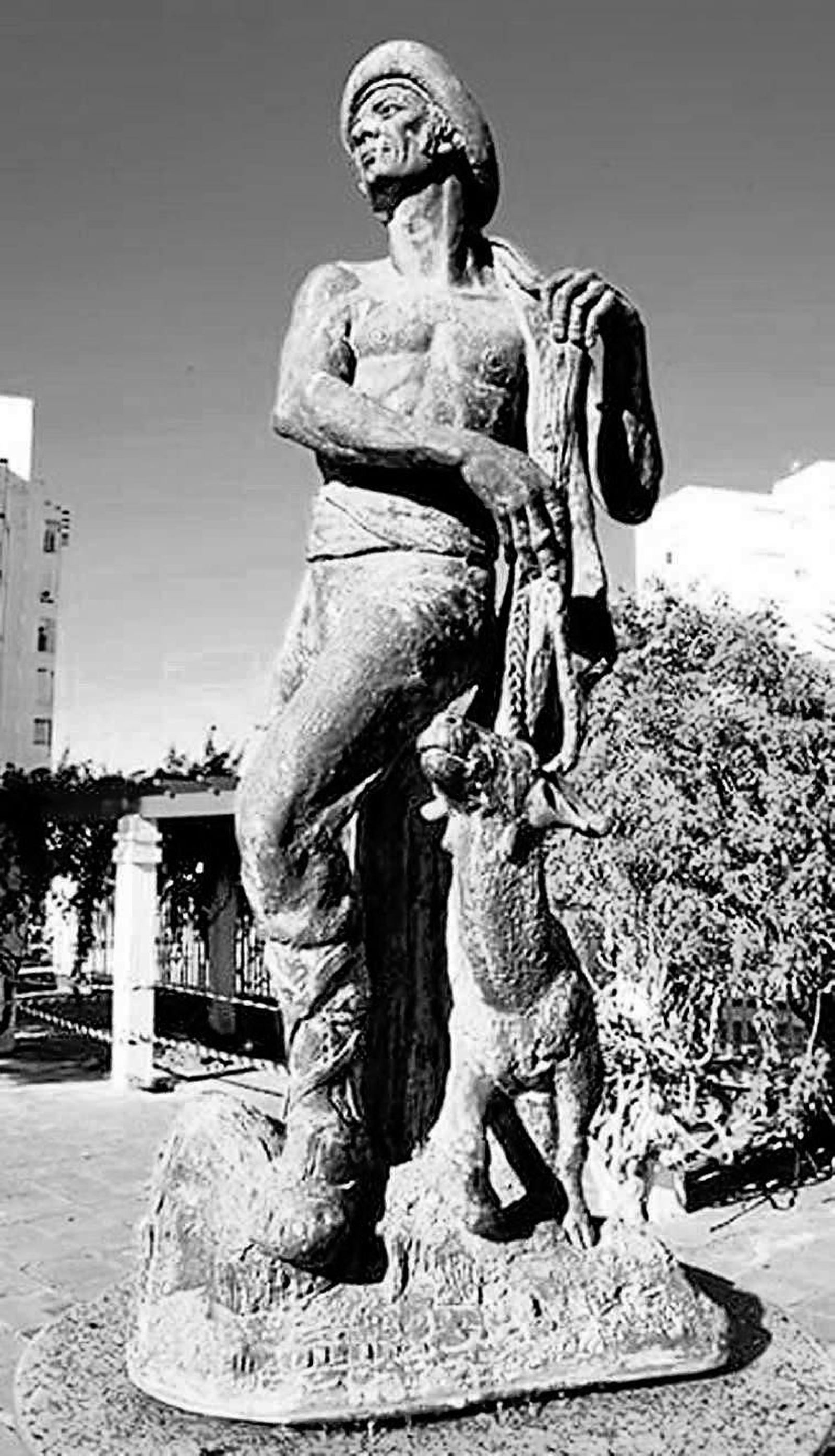 Escultura de Simón Susarte, en San Roque.