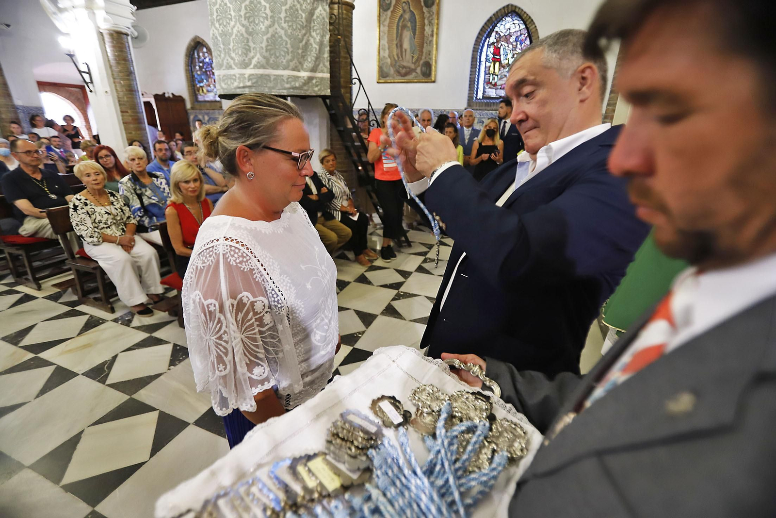 Imágenes de la Santa misa e imposición de medallas a los nuevos hermanos en la CInta