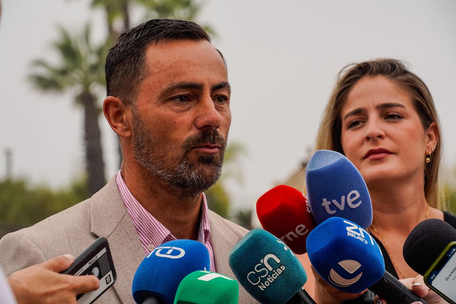 Imágenes de la visita guiada para dar a conocer las reformas realizadas en el Muelle de las Carabelas y su entorno