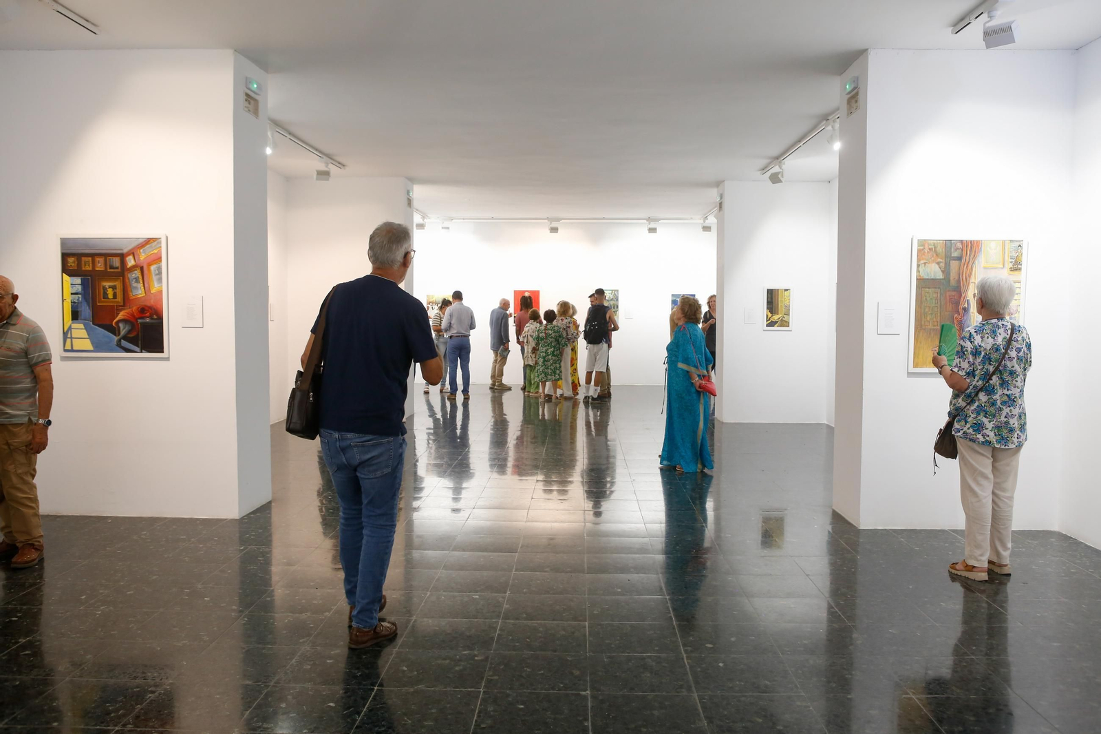 Las fotos de la exposición "Pasen y lean" de Enríque Martínez en la Casa de la Cultura de La Línea