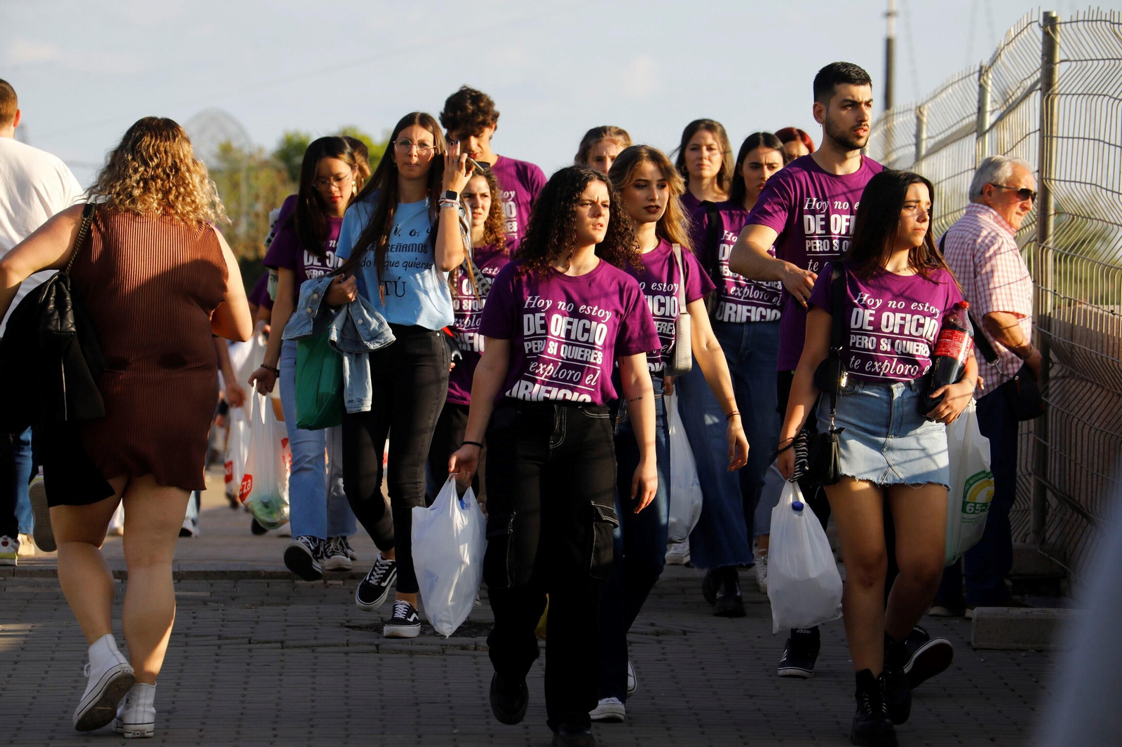 El clásico botellón del Miércoles de la Feria de Córdoba, en imágenes