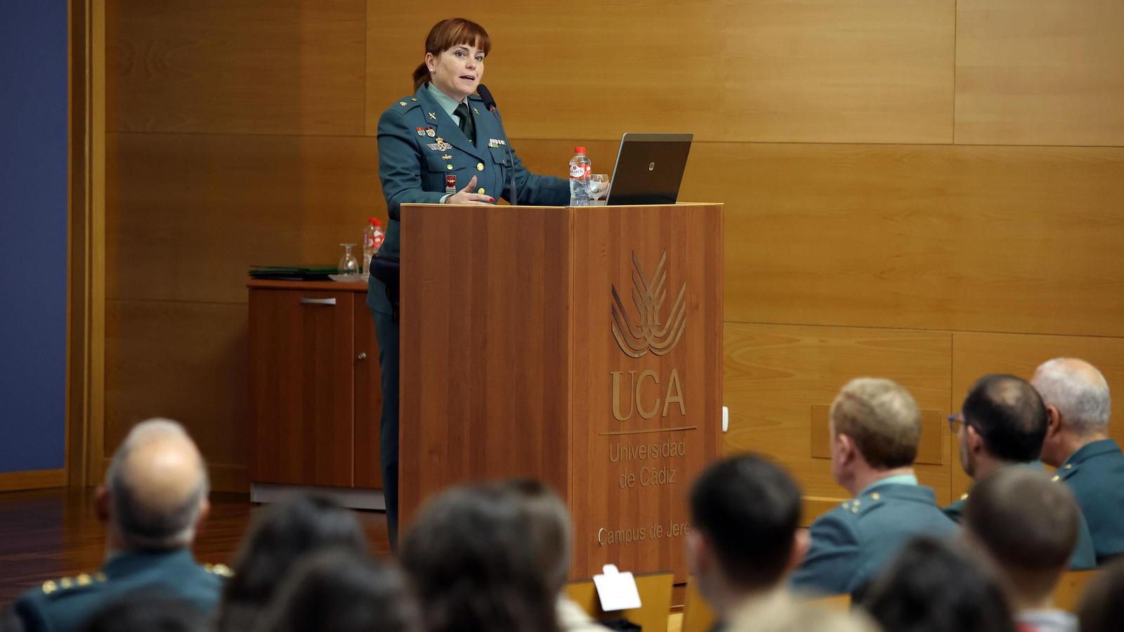 La mujer en la Guardia Civil, debate en la UCA en Jerez con motivo del 8M