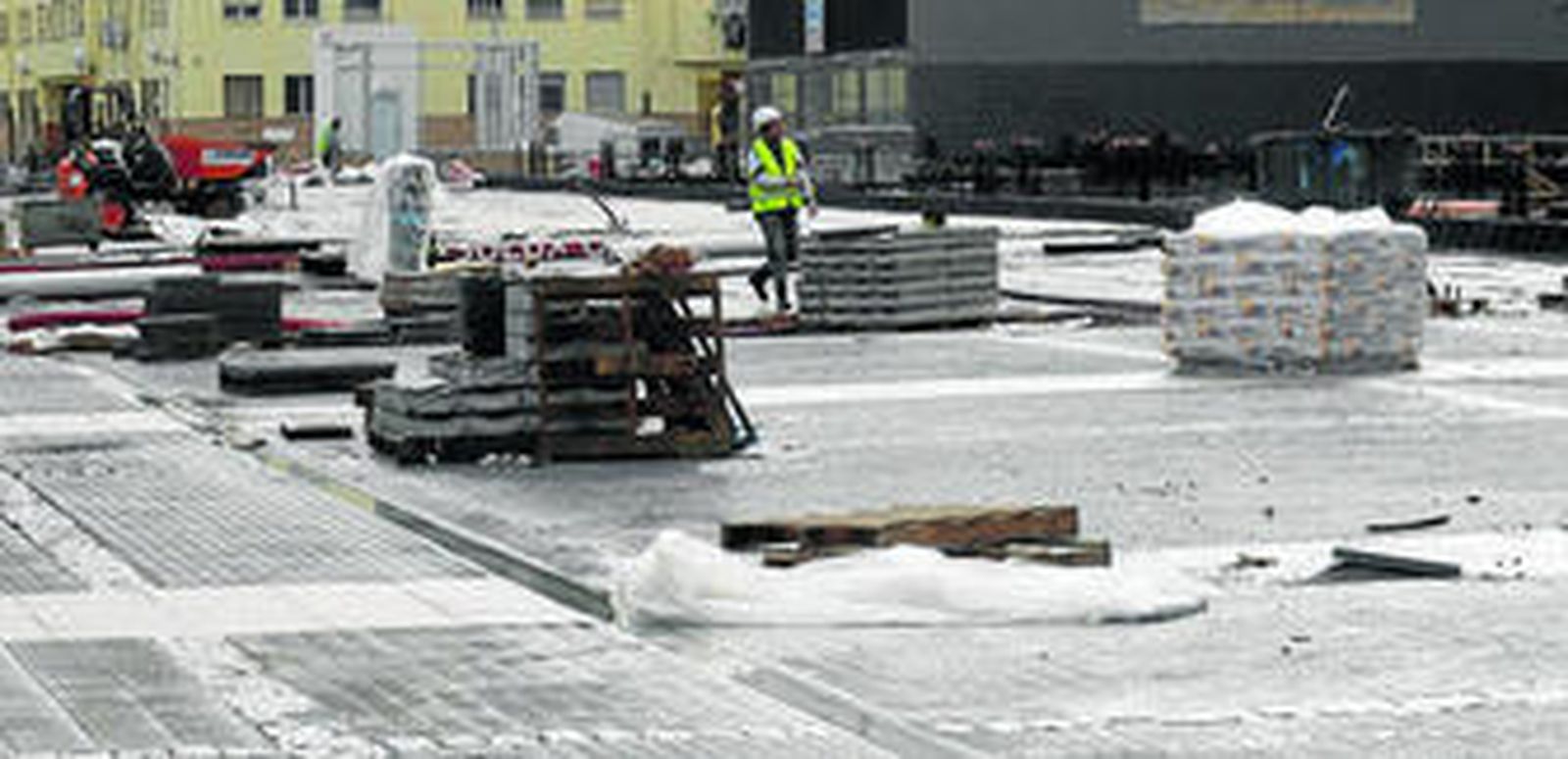 Trabajos de urbanización de los espacios públicos en el antiguo solar de las bodegas de Abárzuza.