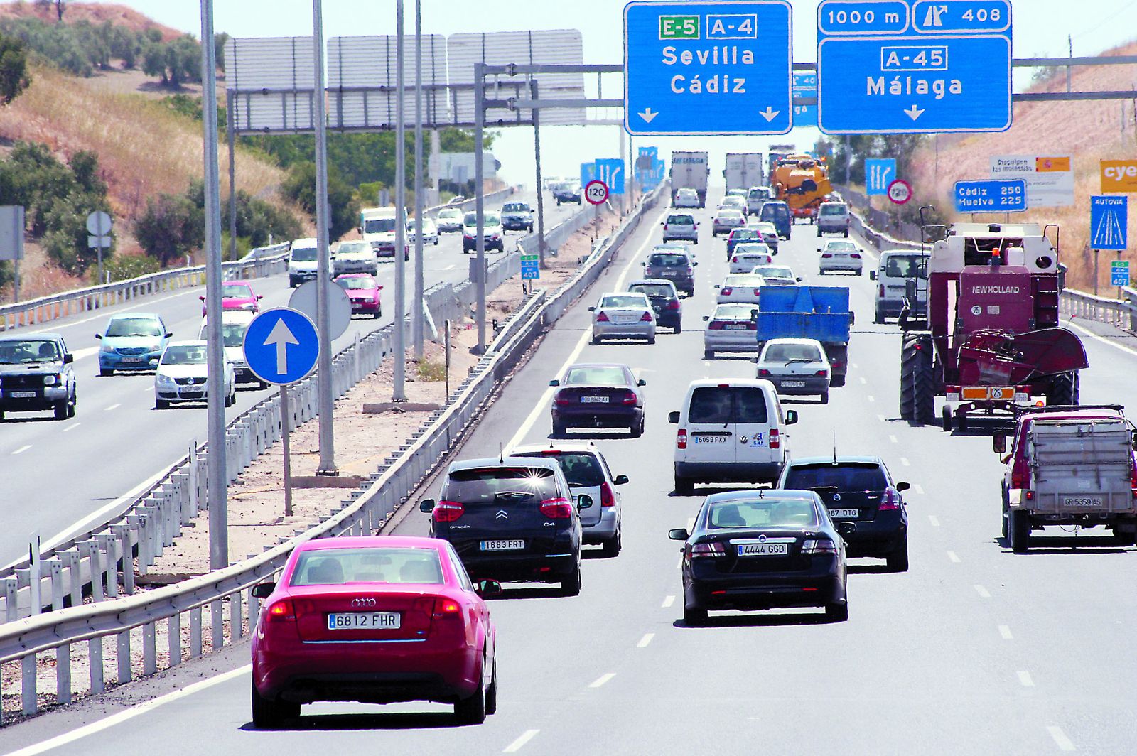 Tráfico abundante hacia las carreteras de Cádiz y Málaga.
