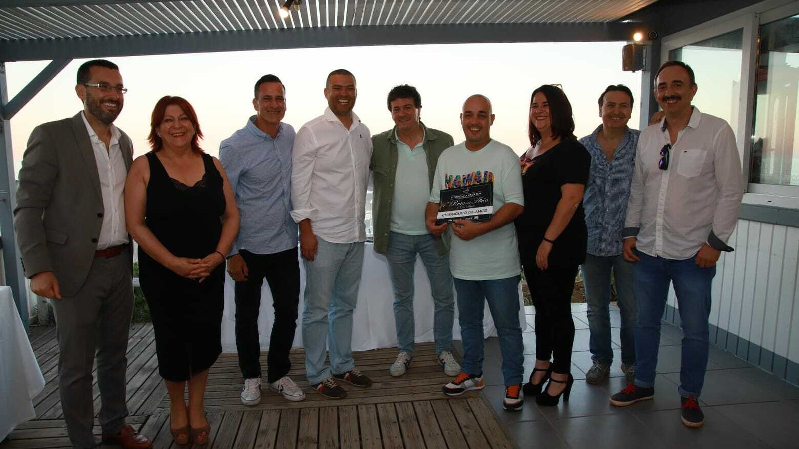 Los responsables del chiringuito DBlanco, con el premio del jurado profesional