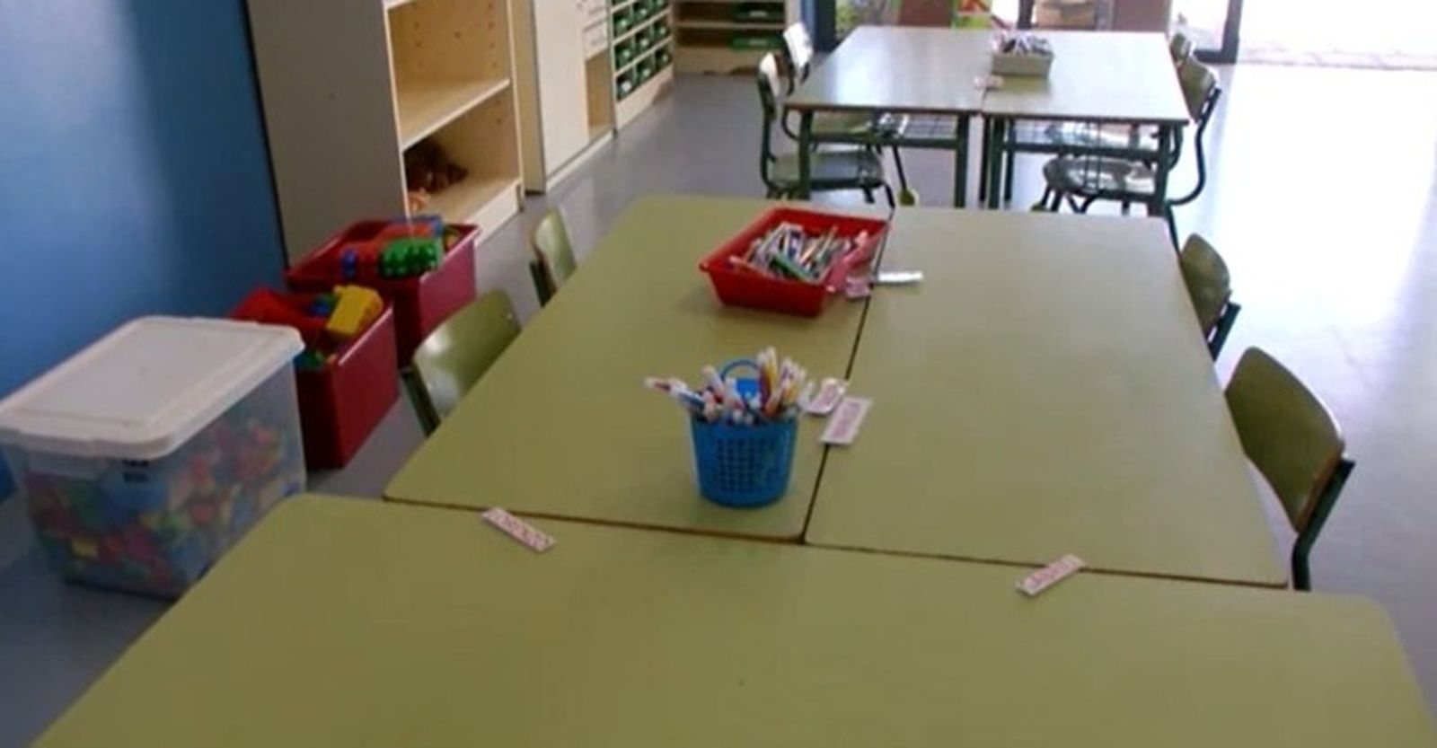 Mesas en un colegio infantil
