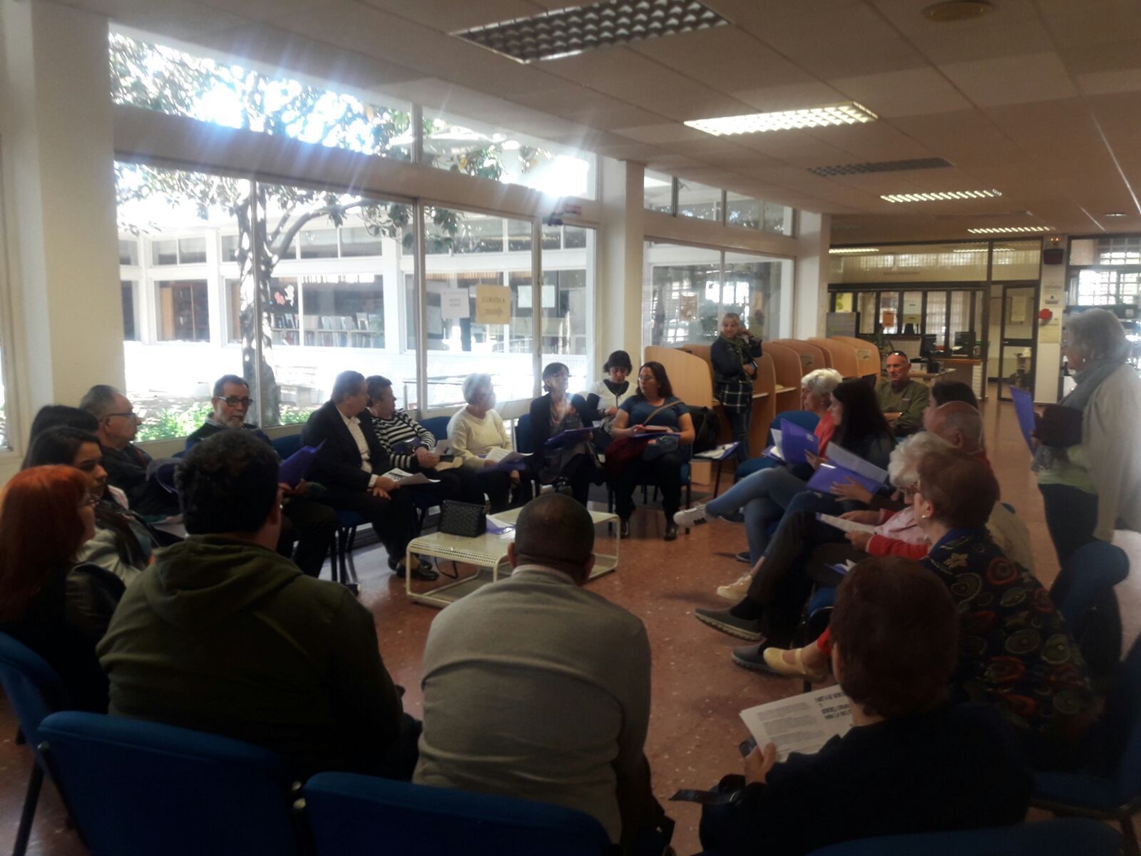 Uno de los grupos de trabajo de la asociación, ayer, en Córdoba.