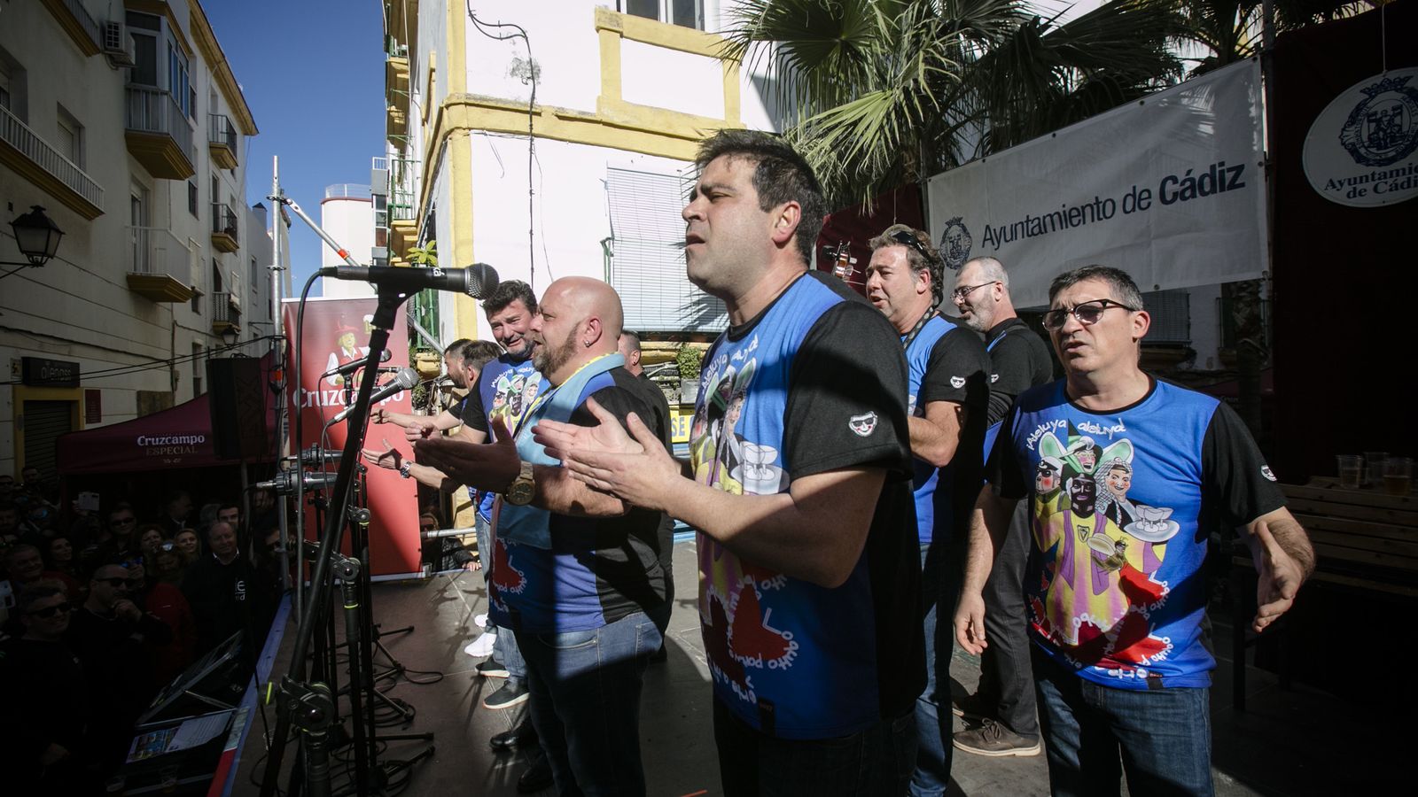 Un momento de la actuación de la antología de la chirigota del Sheriff.