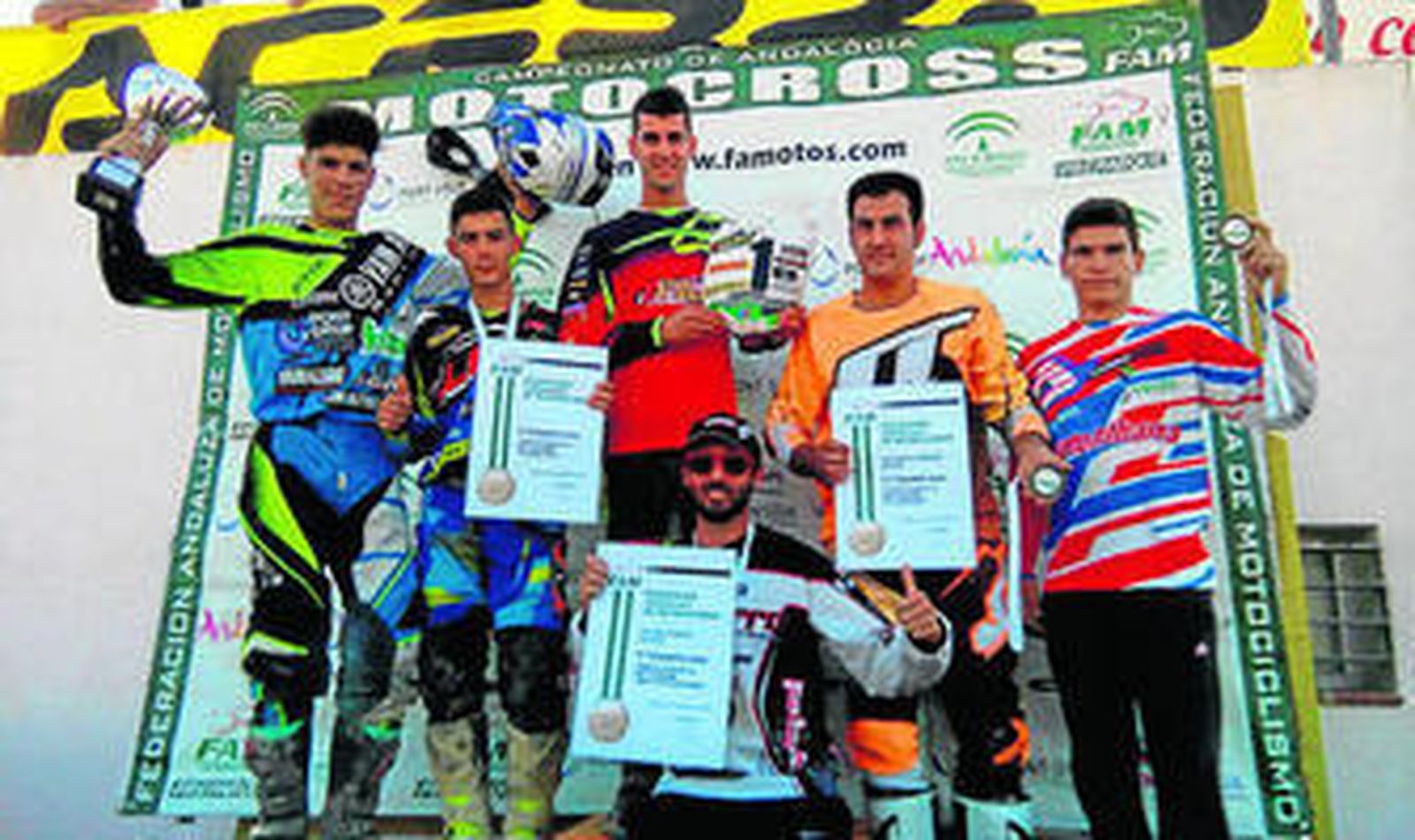 Los campeones de las distintas categorías, en el podio de Trebujena.