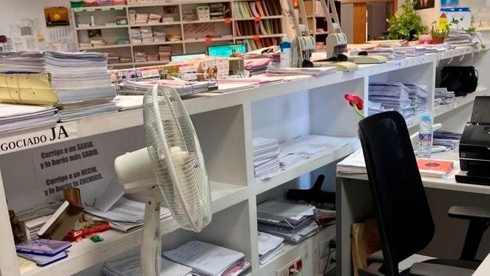 Un ventilador en un juzgado de Alcalá de Guadaíra. Un ventilador en un juzgado de Alcalá de Guadaíra.