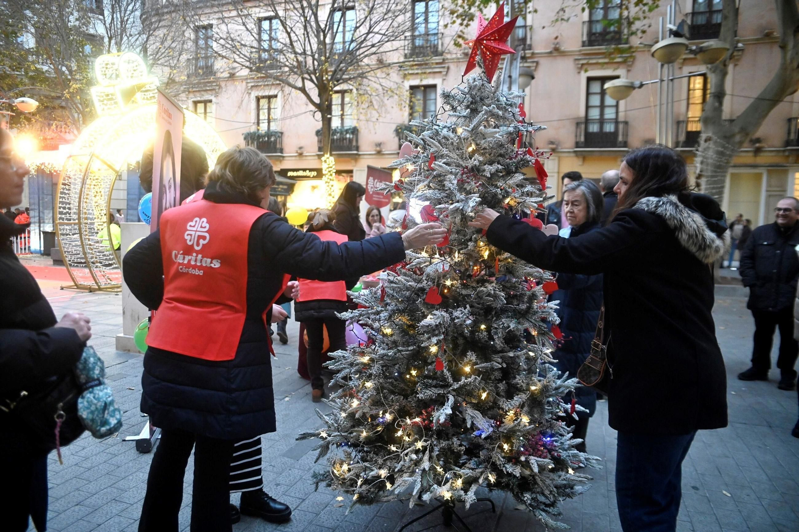 El árbol solidario de Cáritas en Córdoba