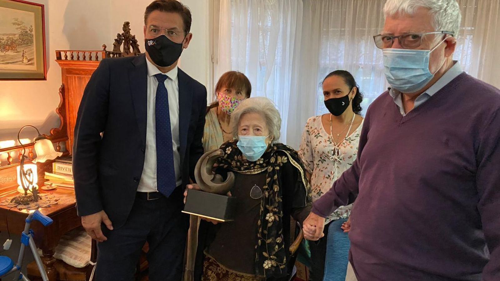 Otra imagen de la entrega del galardón