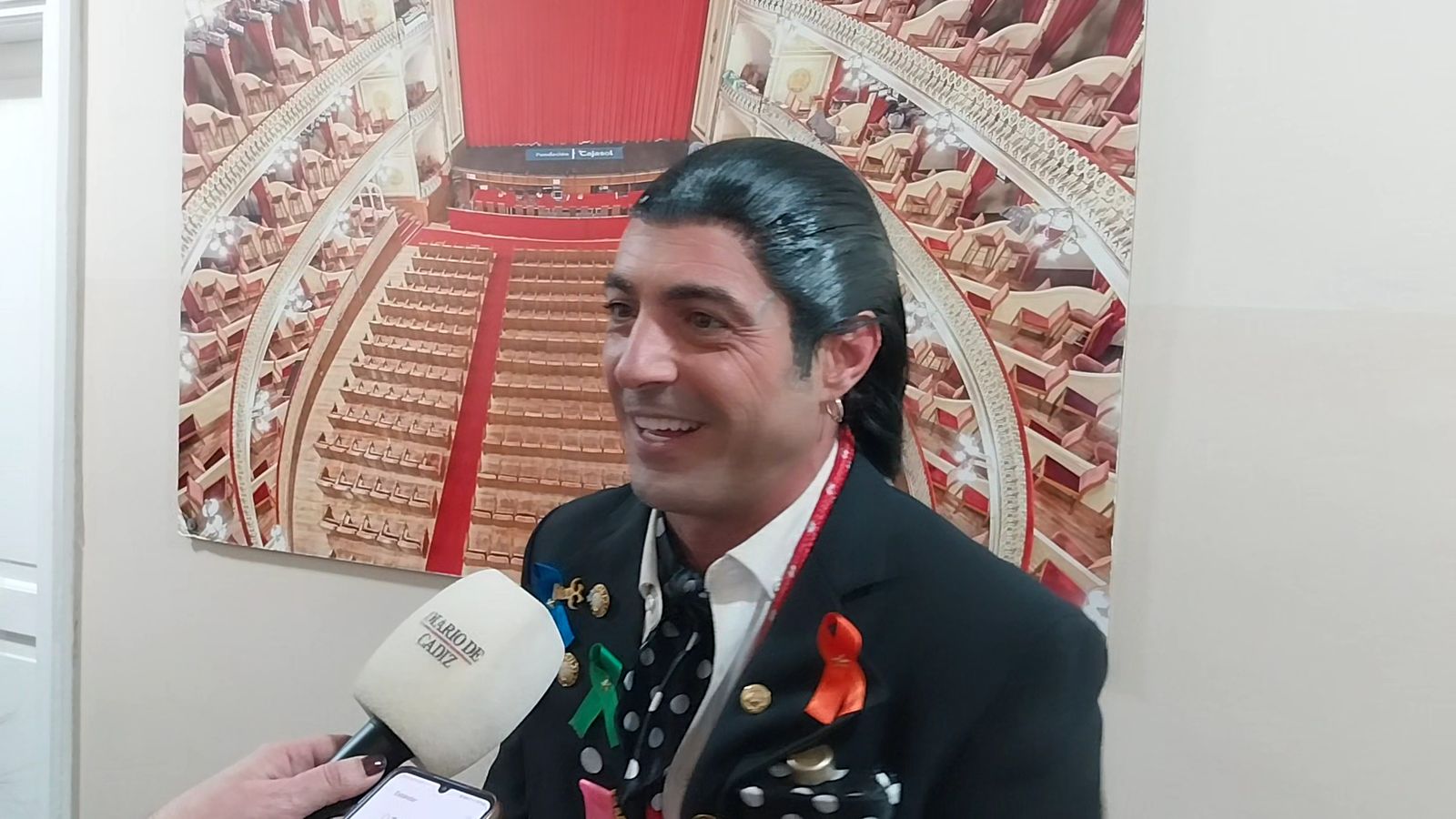 Reacciones del Bizcocho tras la actuación de su chirigota 'Ssshhhh!!' en el COAC 2026 en el Teatro Falla de Cádiz