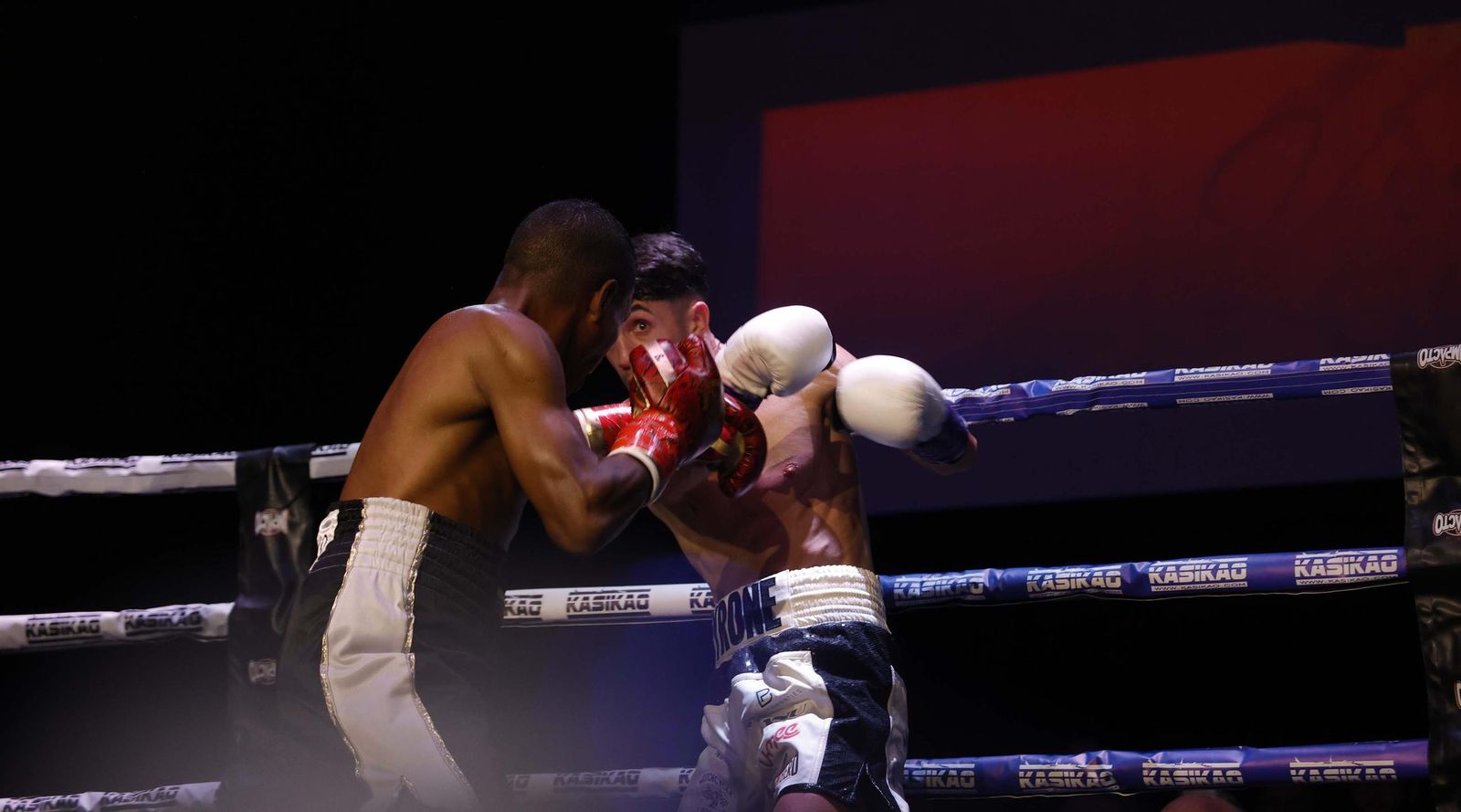 Las fotos de la VIII Fight Night de boxeo del Don Príncipe en San Roque