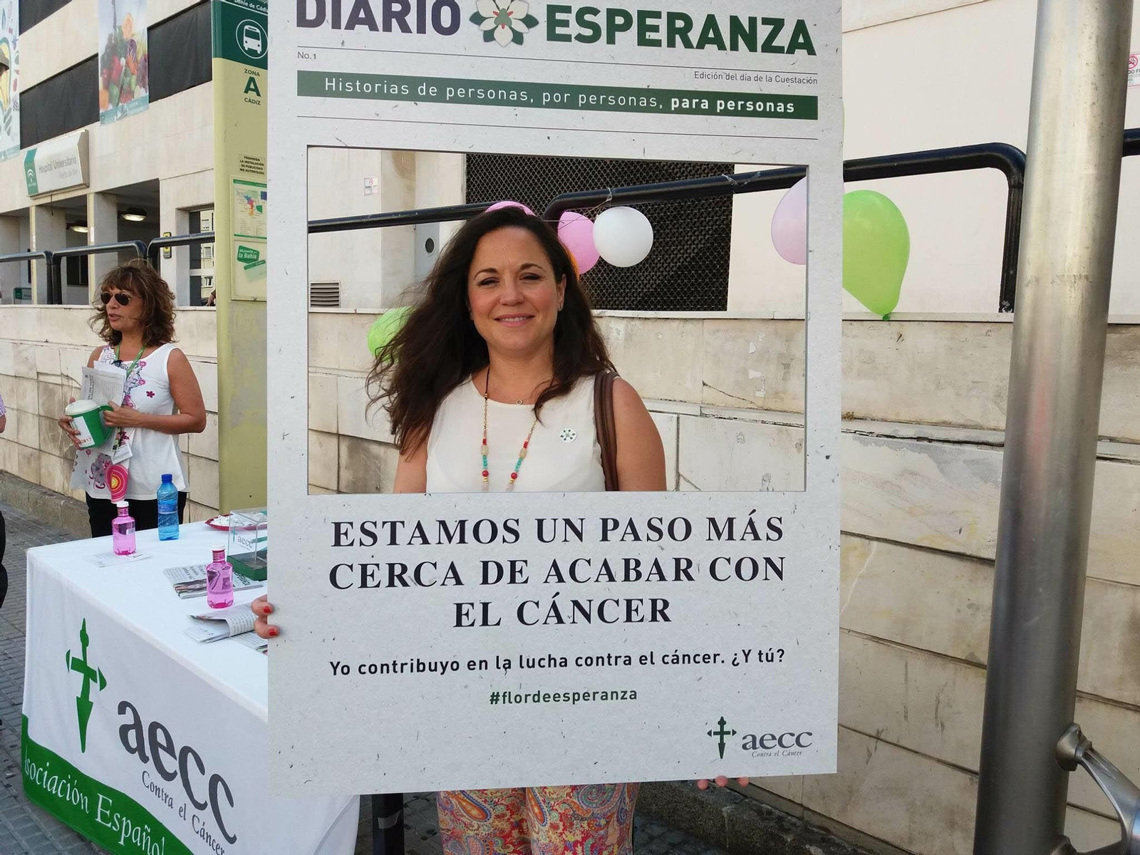 Imagen de una mesa petitoria instalada a la entrada del Hospital Puerta del Mar un año anterior.