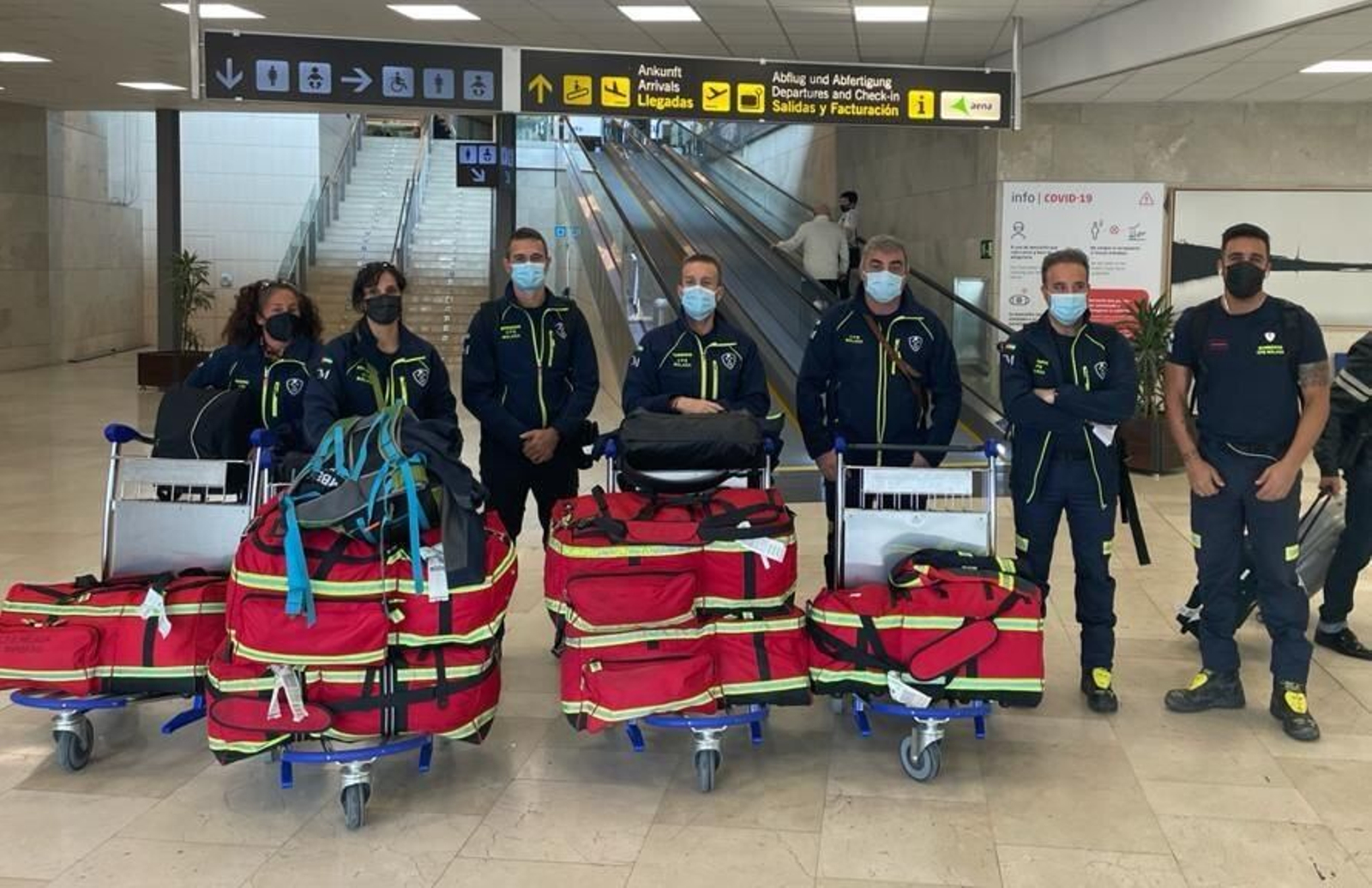 Bomberos de Málaga viajan a La Palma para ayudar en las labores de limpieza y rescate por el volcán