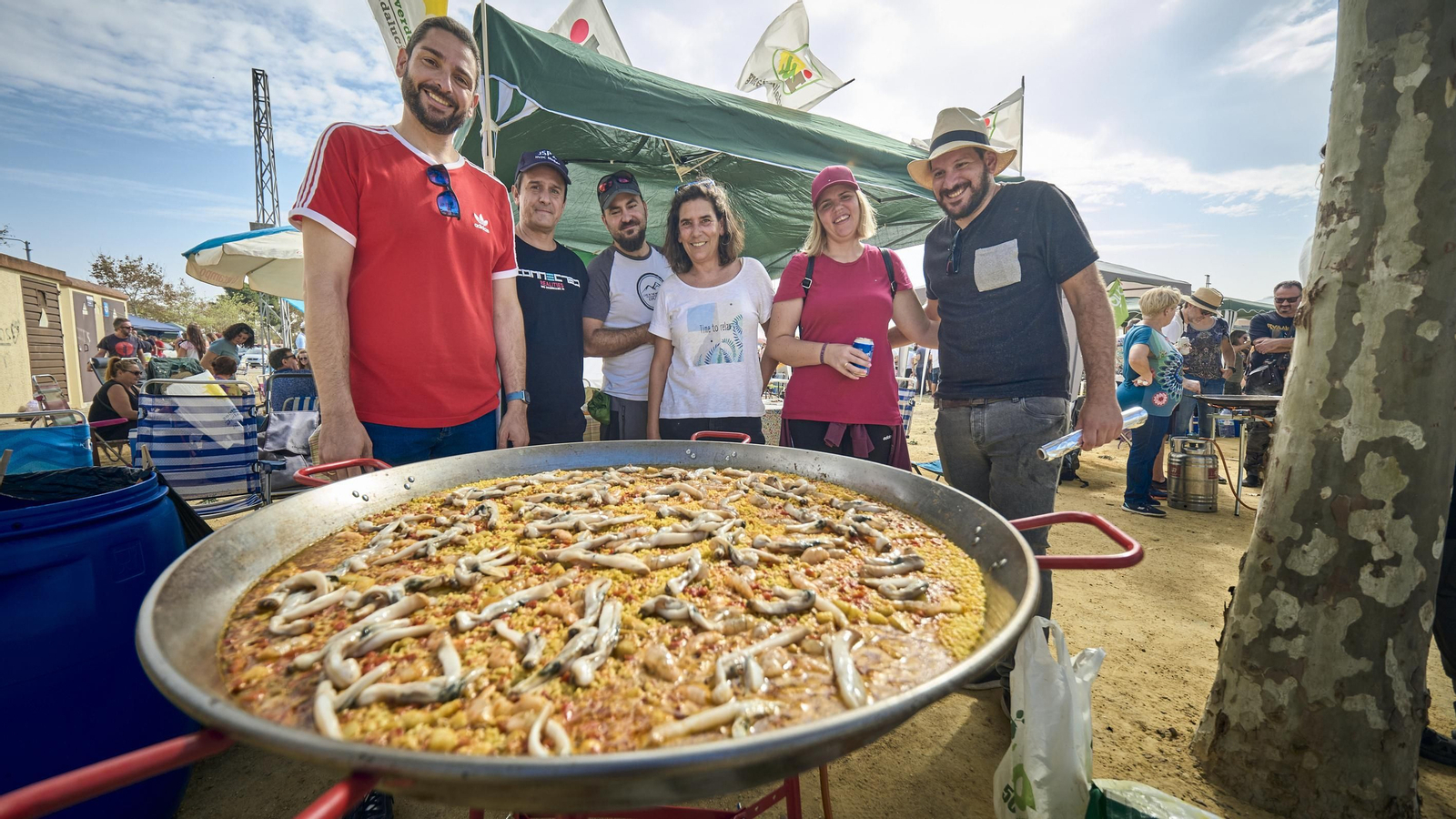 Concurso de paellas en Las Canteras.