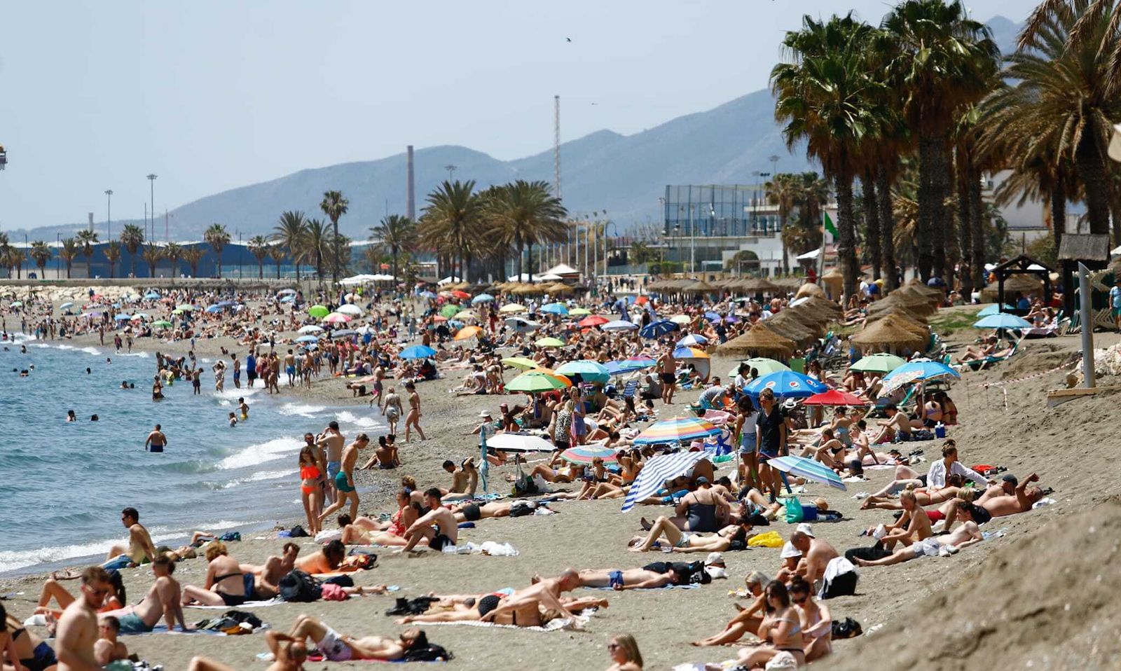 Un domingo de temperaturas altas y tiempo de playa