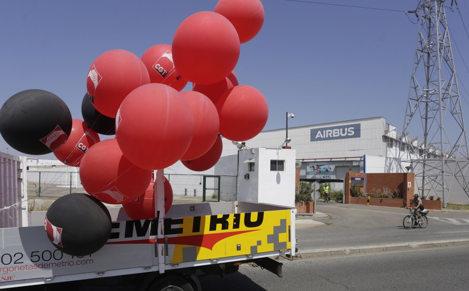 Uno de los vehículos preparados para la manifestación en Sevilla de vuelta a la factoría de Tablada.