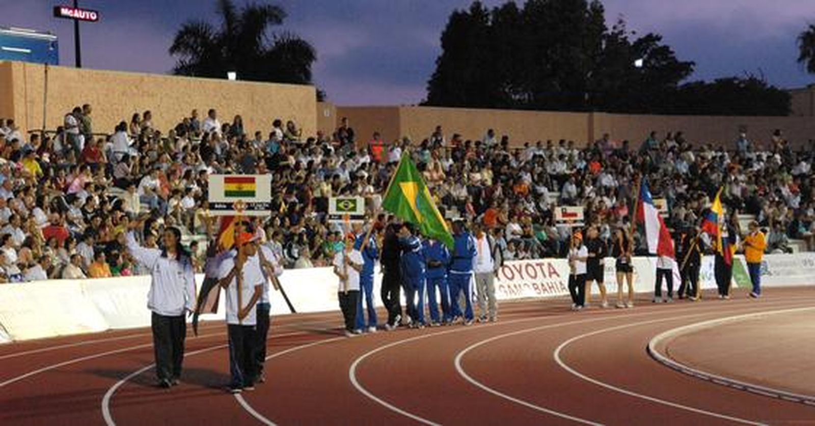 Luz y color en Bahía Sur en la ceremonia de apertura de los XIV Juegos Iberoamericanos San Fernando 2010. 

Foto: Elias Pimentel y Joaquin Pino