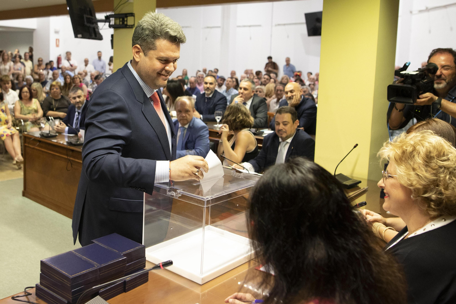 La constitución de los Ayuntamientos de Granada, en imágenes