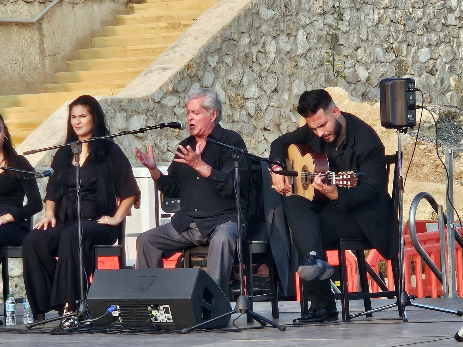 Alfonso Salmerón, uno de los mejores cantaores que ha dado Almería, en plena actuación.