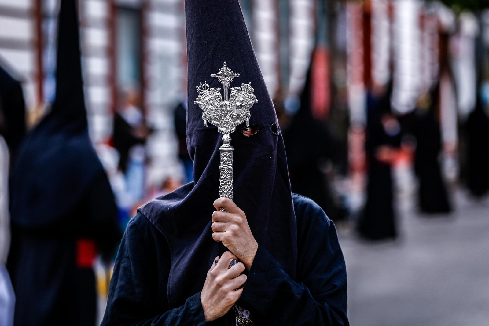Imágenes de la salida de Desamparados en la Semana Santa de San Fernando 2025