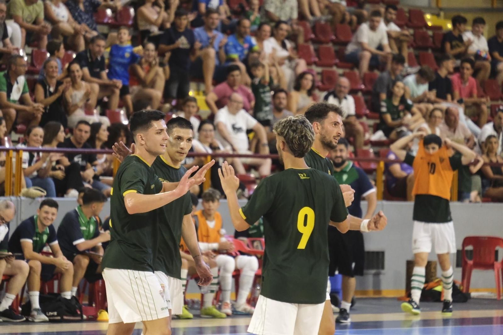 Los jugadores del Córdoba Futsal celebran uno de los tantos ante el Grazalema. Los jugadores del Córdoba Futsal celebran uno de los tantos ante el Grazalema.