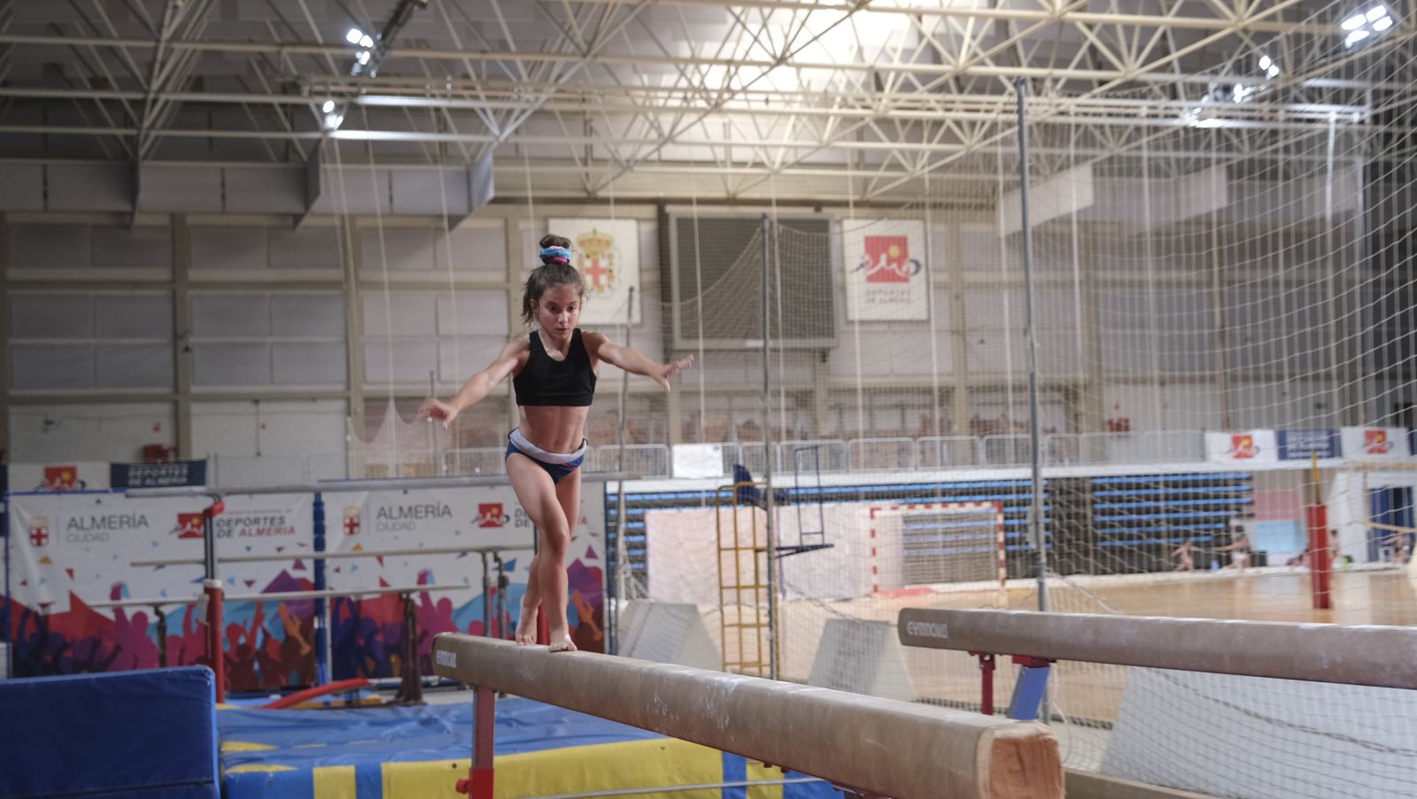 Imágenes de los entrenamientos de los gimnastas almerienses