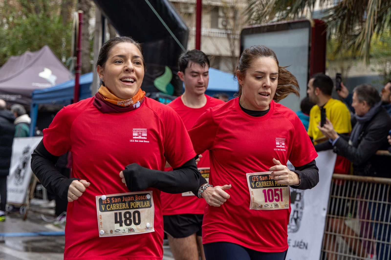 En imágenes: la lluvia no frena a más de un millar de corredores en la V Carrera Popular del IES San Juan Bosco (2)