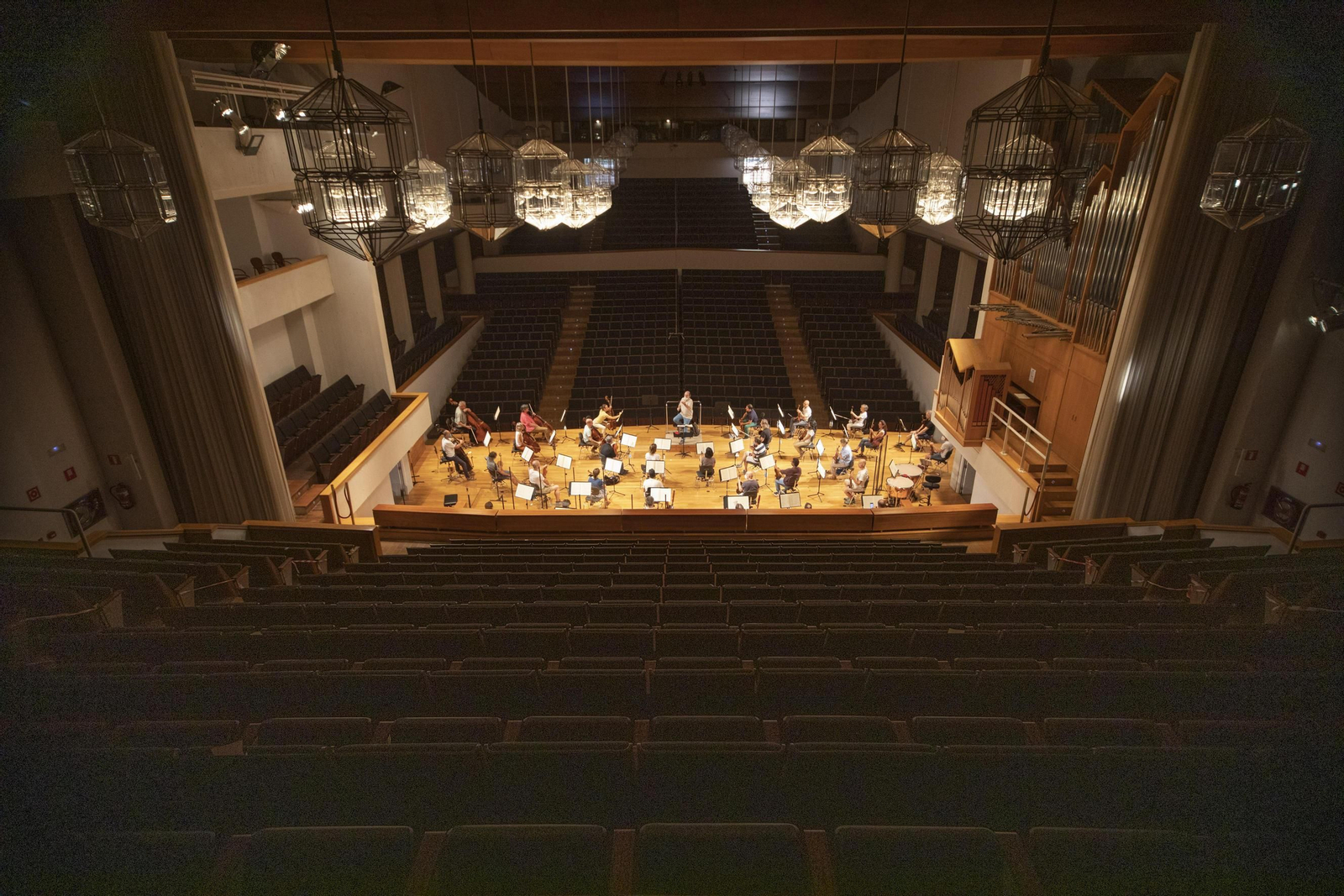 Fotos del primer ensayo de la Orquesta Ciudad de Granada tras la crisis del Covid-19