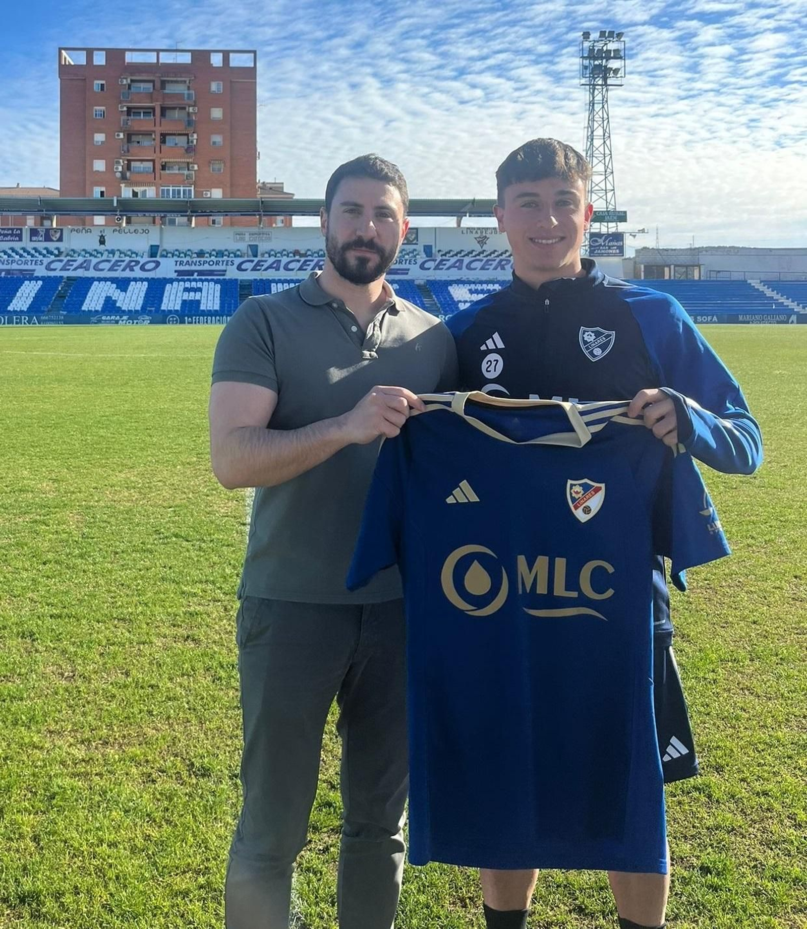 Inach Fernández, junto a Miguel de Hita, en el acto de su presentación.