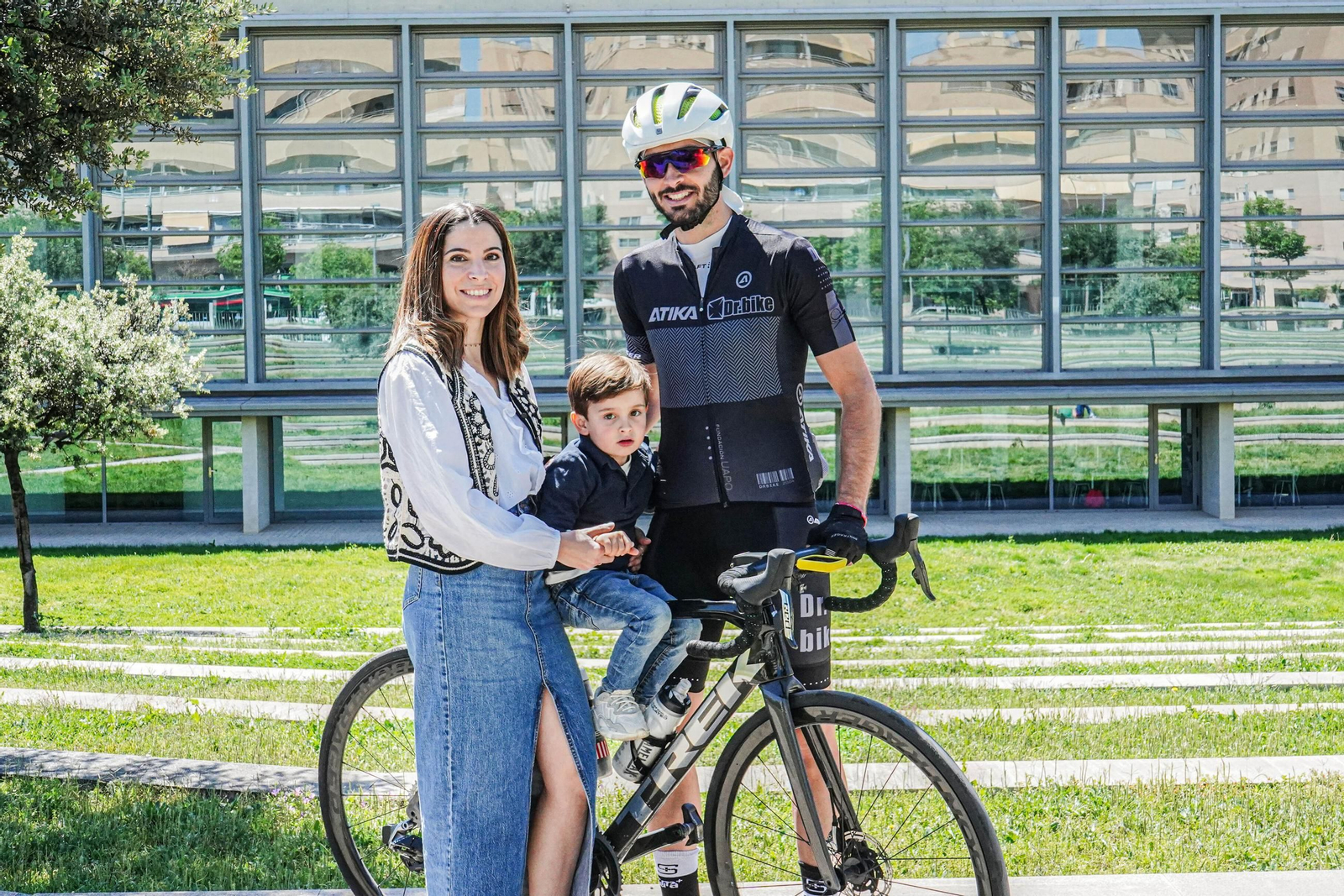 El Camino de Santiago para luchar contra el cáncer: el reto solidario del padre de Mark, diagnosticado con solo 3 años