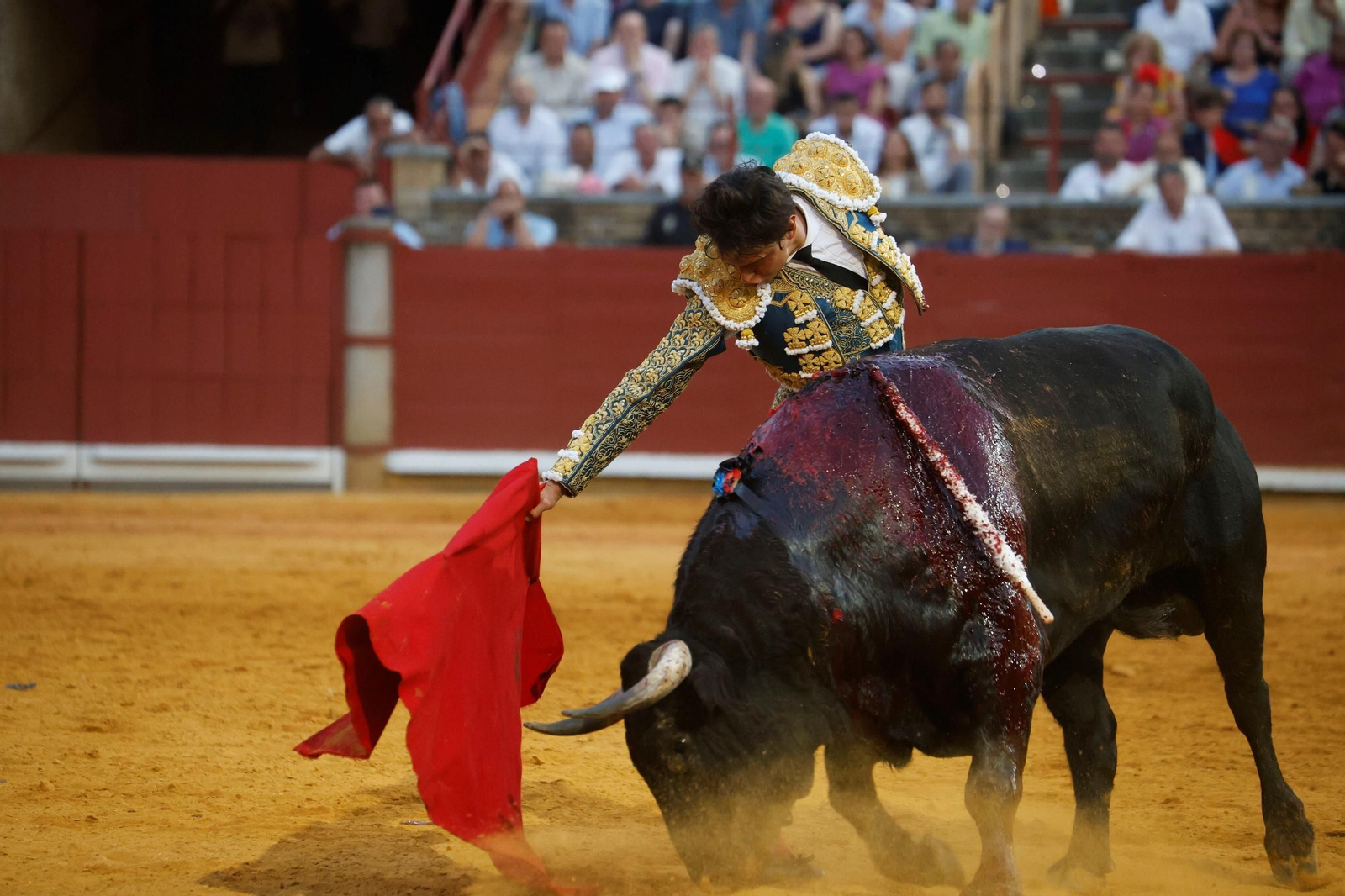 Manuel Román, Juan Ortega y Roca Rey, en la plaza de toros de Córdoba