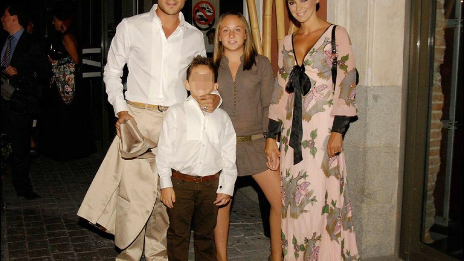 Antonio David Flores y su mujer, Olga, con los hijos del primero, Rocío y David.