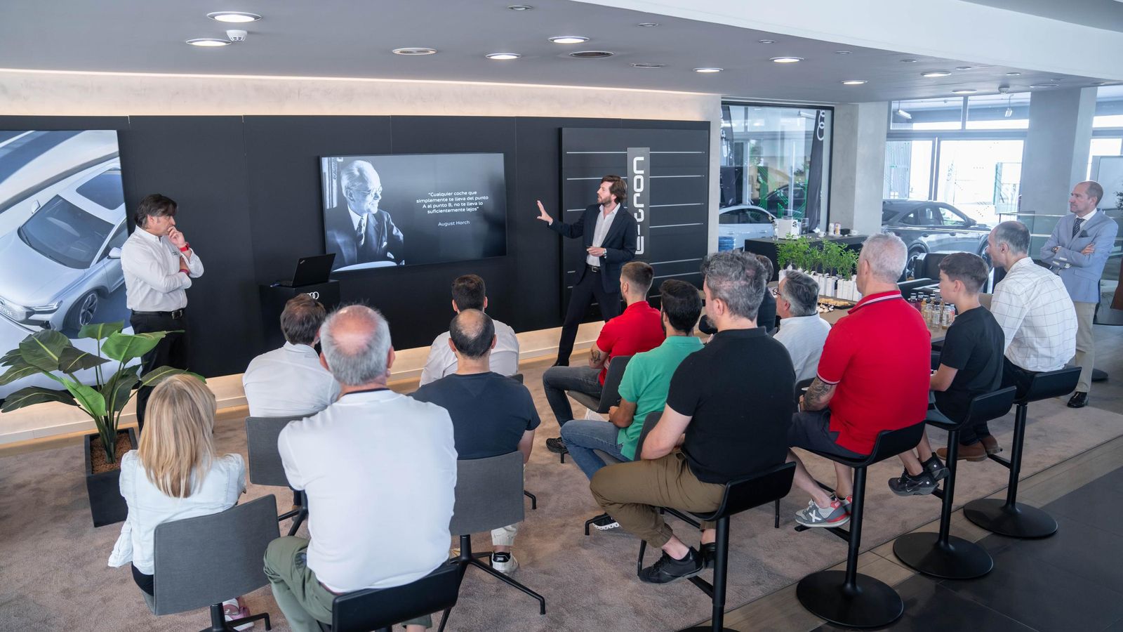 Los asistentes recibieron una formación personalizada sobre la gama e-tron.