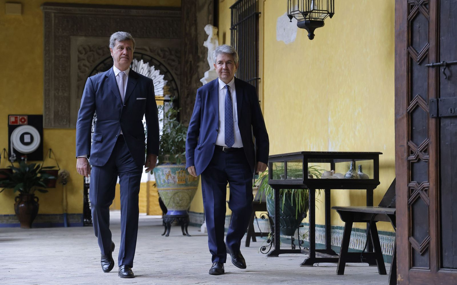 Felipe VI visita la exposición en homenaje a la duquesa de Alba